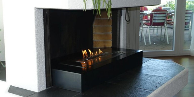 What are the advantages of using an electronic fireplace